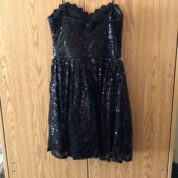 Short Adorable Dress, perfect for a nice event - Picture 2 of 2